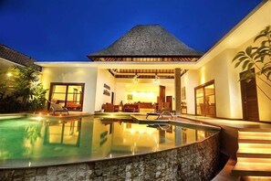 Outdoor pool, an infinity pool