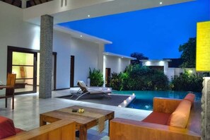 Outdoor pool, an infinity pool