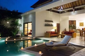 Outdoor pool, an infinity pool