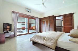 3 bedrooms, in-room safe, travel crib, WiFi
