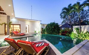 Outdoor pool, an infinity pool