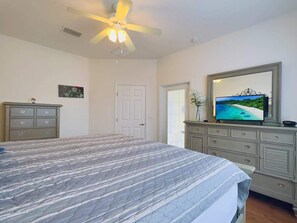 4 bedrooms, iron/ironing board, WiFi, bed sheets