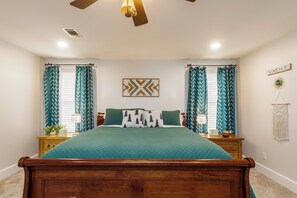 6 bedrooms, desk, iron/ironing board, travel cot