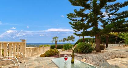 Villa Karapete -Beautiful 3 Bedroom villa - Private Pool/WiFi/AirCon/BBQ/Terrace