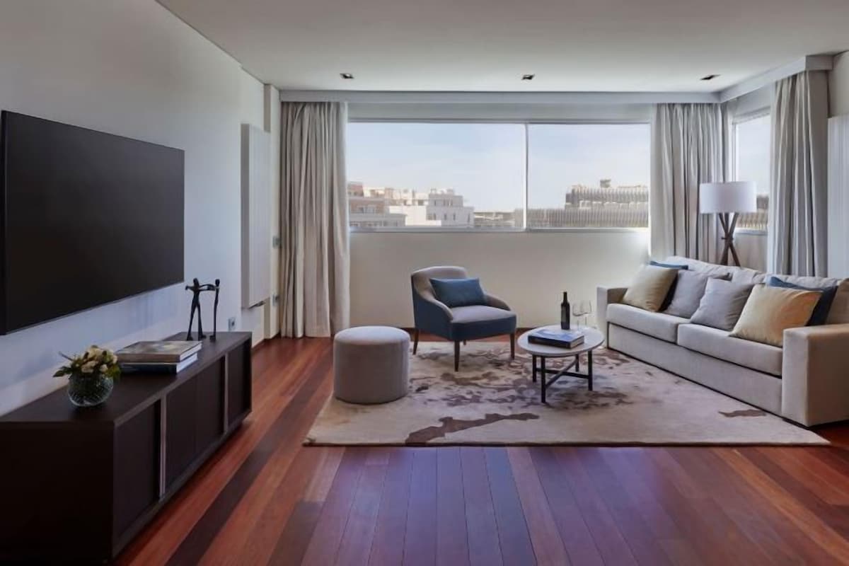 One Bedroom Apartment With Office