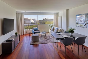 Egyptian cotton sheets, premium bedding, down comforters - Hyatt Regency Madrid Residences (Madrid)