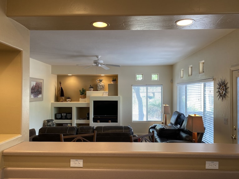 Relax In This Beautiful Oro Valley Condo - Right Next To The Pool! - Catalina, AZ