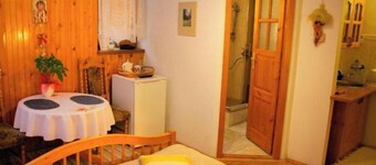 Agnesa &Julius Hudec - Studio Apartment Unit 001