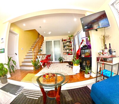 3 Br Apt Private, COZY 1 King Bed, 2 Queen Bed, PetPal