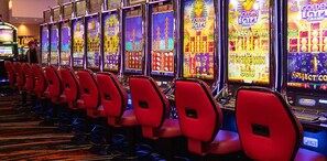 Casino - 3 Br Apt Private, COZY 1 King Bed, 2 Queen Bed, PetPal (Bay Shore)