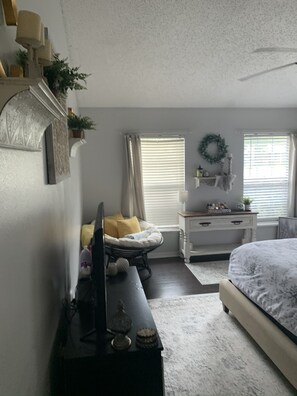 3 bedrooms, iron/ironing board, WiFi, bed sheets