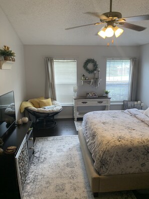 3 bedrooms, iron/ironing board, WiFi, bed sheets