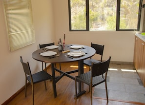 Standard Cabin | Dining room