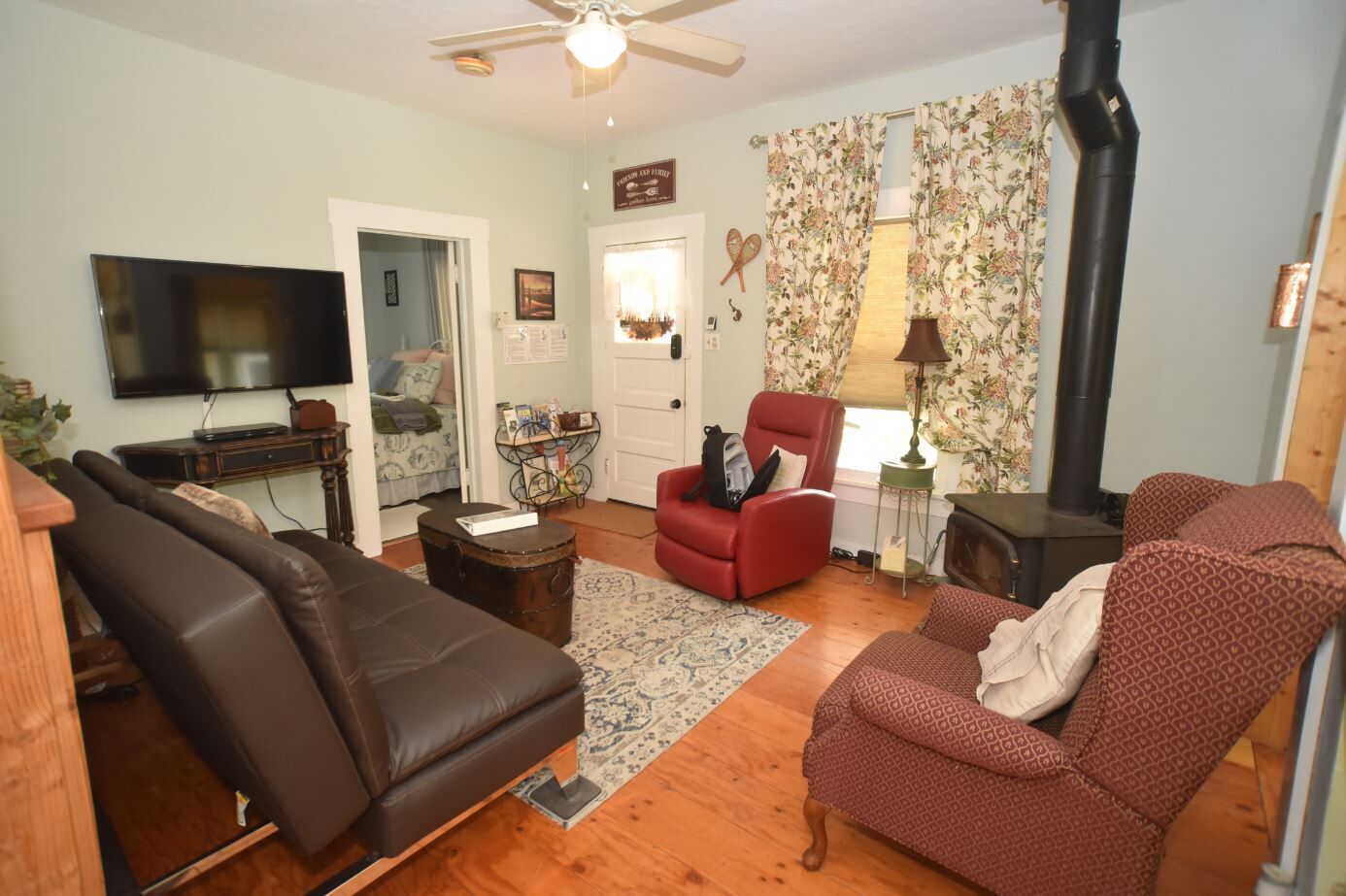 Smart-TV, DVD-Player, Bücher, Videothek