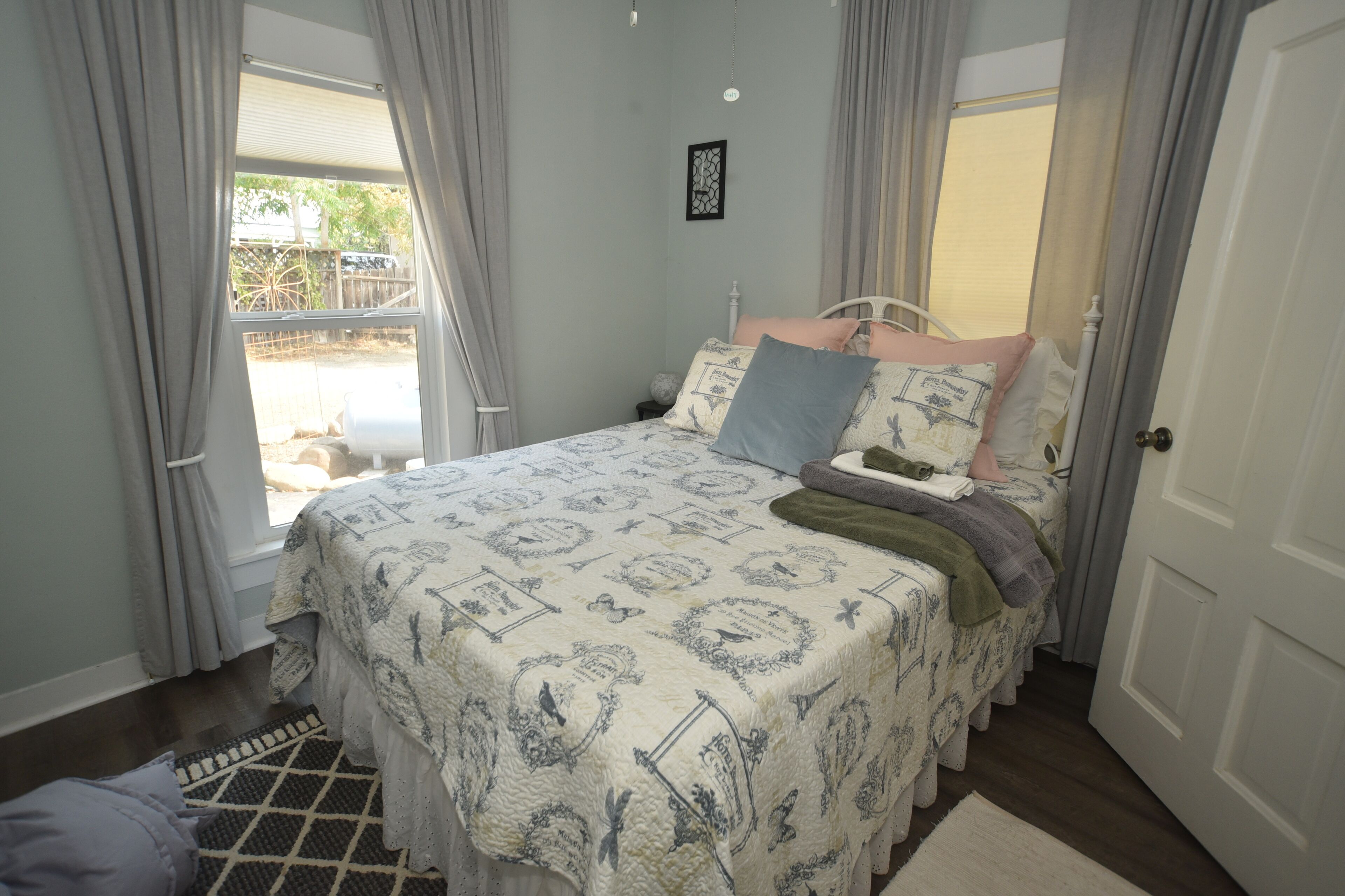 2 bedrooms, in-room safe, iron/ironing board, WiFi