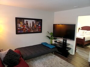 2 bedrooms, iron/ironing board, free WiFi, bed sheets