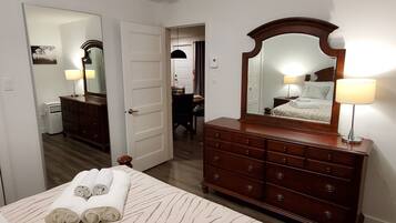 2 bedrooms, iron/ironing board, free WiFi, bed sheets