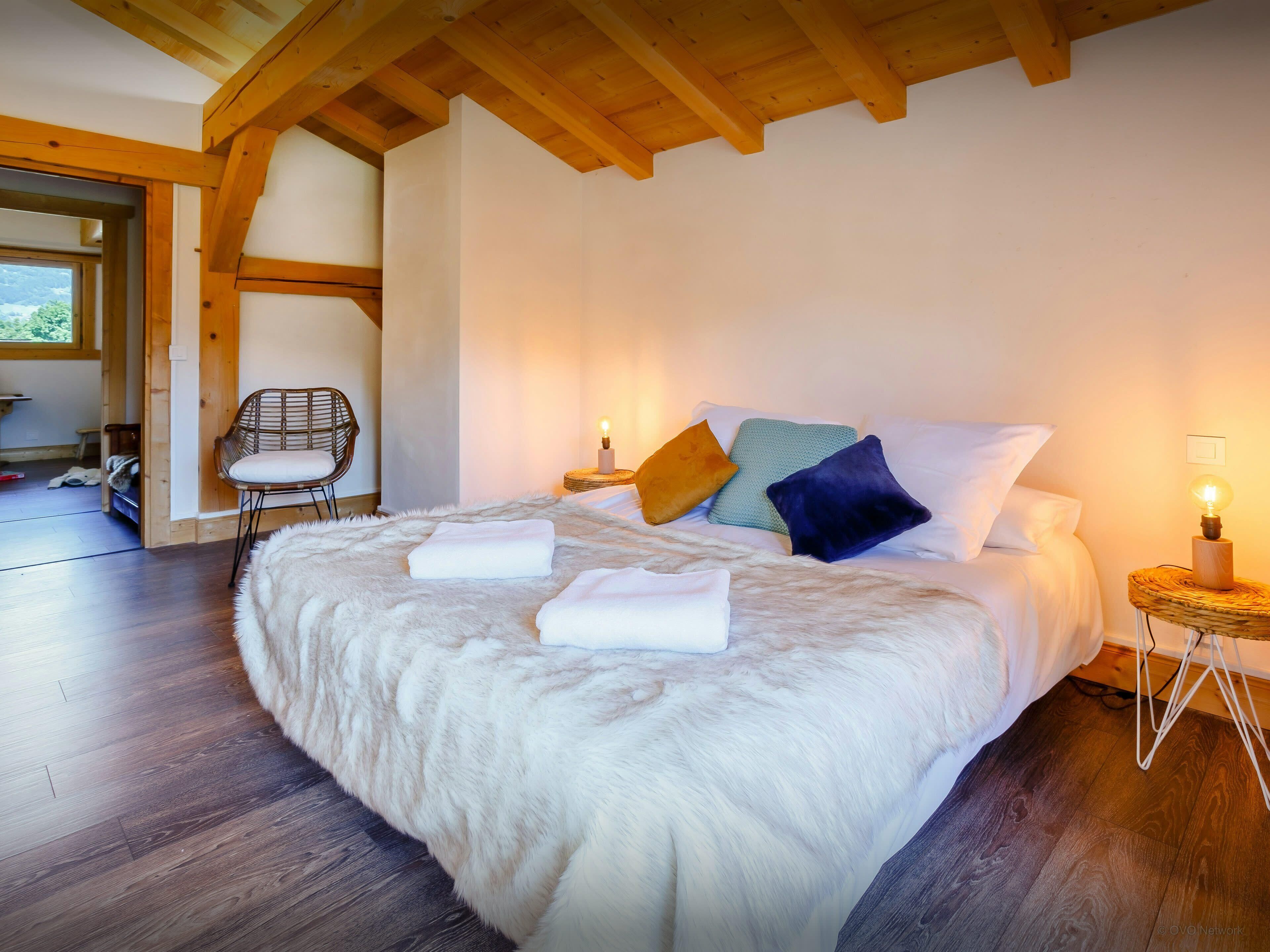 6 habitaciones, tabla de planchar con plancha, wifi y ropa de cama 