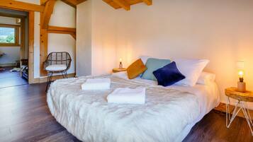 6 habitaciones, tabla de planchar con plancha, wifi y ropa de cama