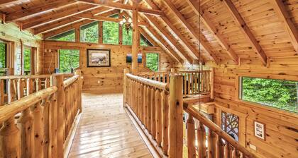 Prime Location-3 Min to Town! Large Private Cabin, Hot Tub, Fireplace, Game Rm.