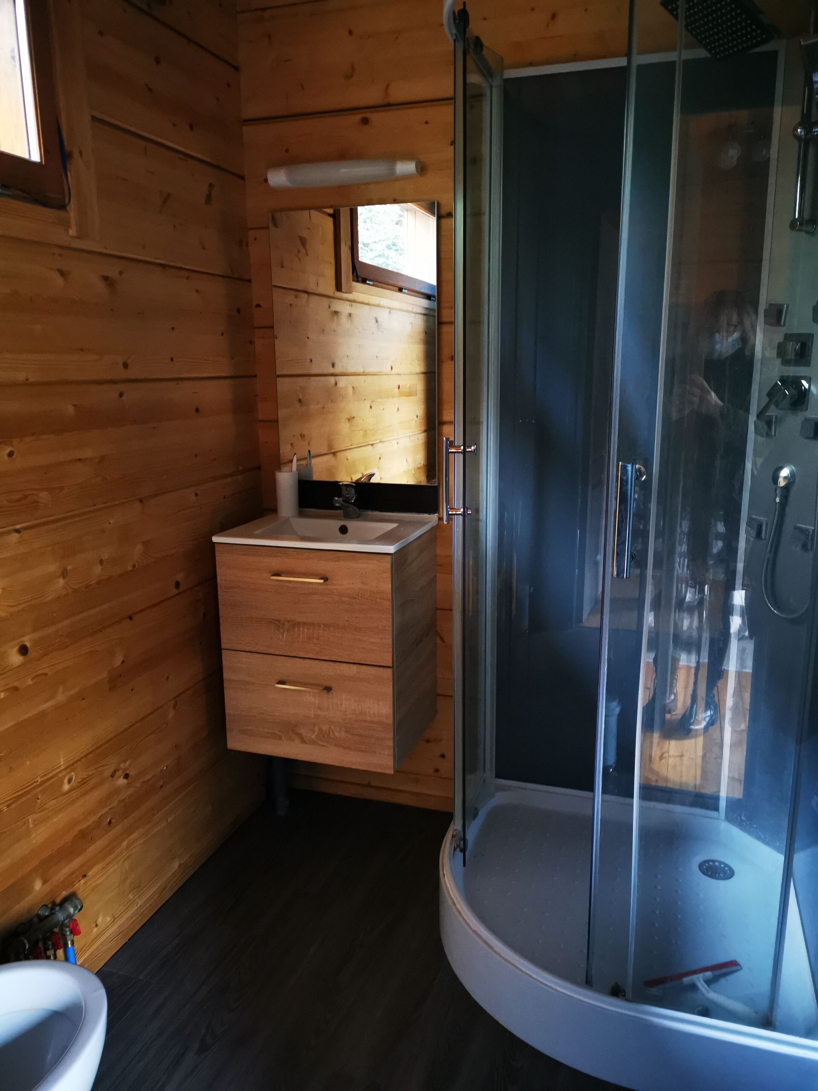 Haartrockner, Handtücher, Seife, Shampoo