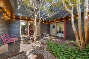 المنشأة من الخارج