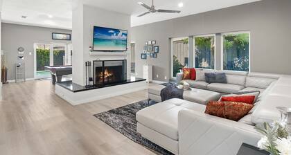 Spacious Home with Heated Pool & Billiard sleep 18