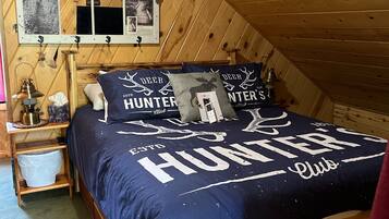 2 bedrooms, desk, iron/ironing board, travel cot