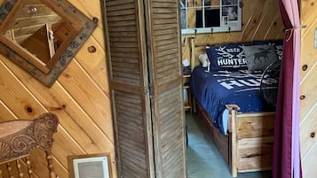 2 Schlafzimmer, Schreibtisch, Bügeleisen/Bügelbrett, Reisekinderbett