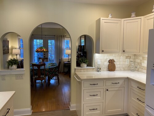 Beautiful 4-Bedroom Home beside Middlebury College