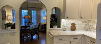 Beautiful 4-Bedroom Home beside Middlebury College