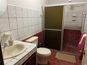 Dusche, Handtücher, Seife, Toilettenpapier