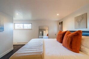 5 bedrooms, desk, iron/ironing board, travel cot