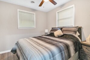 3 bedrooms, iron/ironing board, WiFi, bed sheets