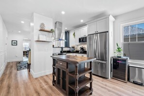 Fridge, stovetop