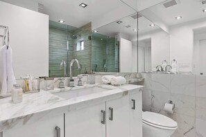 Hair dryer, towels - Villa Lareira (Los Angeles)