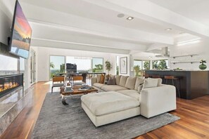 Älytelevisio, takka, työhuone