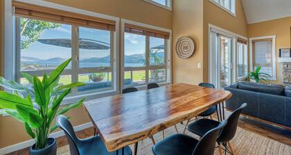 Exceptional Boutique Cottage with Incredible Lake View