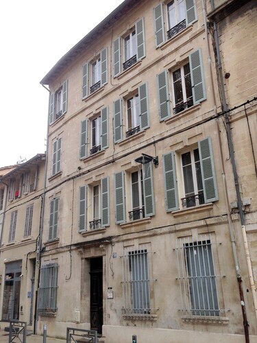 Large renovated T2 apartment in historic center