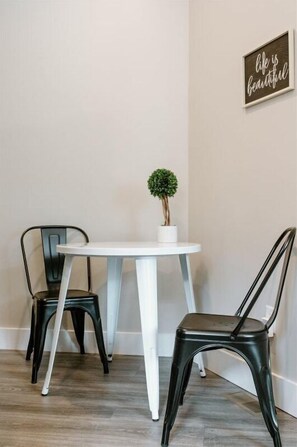 Ferienhaus (614 & 616 S. Converse St. Full Duplex) | Wohnzimmer