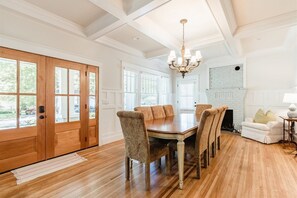 House (Cumberland Ave-203) | Private kitchen
