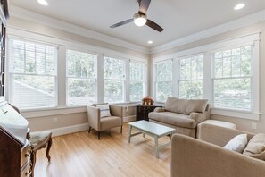 House (Cumberland Ave-203) | Living room | Flat-screen TV, fireplace - Cumberland Ave-203 (Greenville)