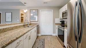 Casa (10 E. Washington St) | Fachada