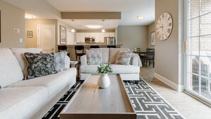 Casa (10 E. Washington St) | Sala de estar