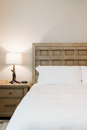 House (10 E. Washington St) | 2 bedrooms, free WiFi, alarm clocks