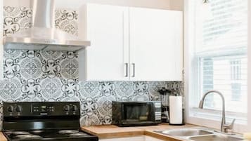 House (614 S. Converse St (Right Side)) | Private kitchen | Fridge, microwave, stovetop, dishwasher