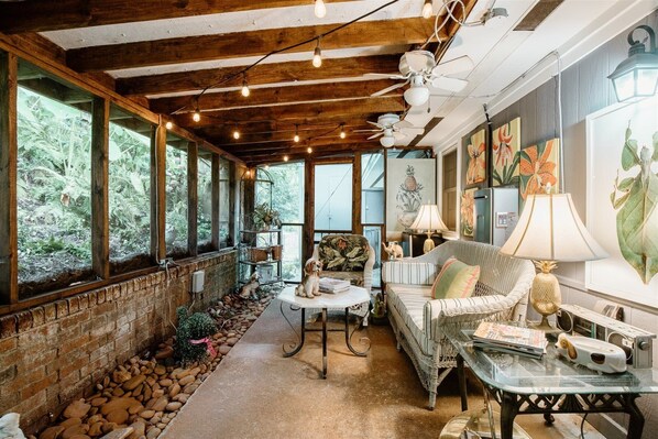 Condo (25 Knoxbury Terrace) | Living room