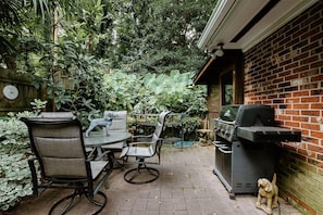 Condo (25 Knoxbury Terrace) | Exterior