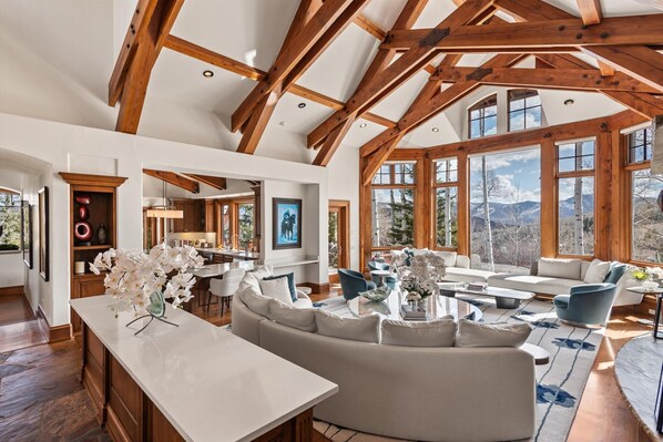 Smart TV, fireplace, video games, table tennis - 5 Bed/ 5.5 Bath Ski-In, Ski-Out Home in Exclusive Two Creeks Neighborhood (Snowmass Village)