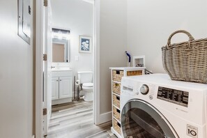House (616 S. Converse St. (Left Side)) | 2 bedrooms, desk, cribs/infant beds, free WiFi